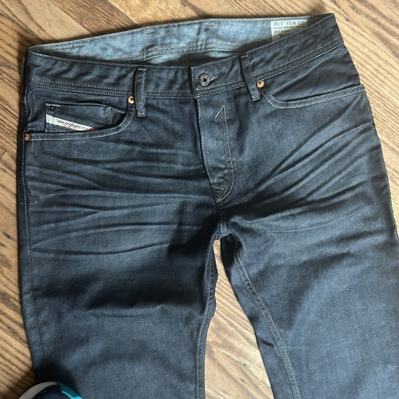 Diesel Waykee Regular Straight Jeans in the 00Z88 gray wash 33 x 32 EUC - Picture 4 of 9